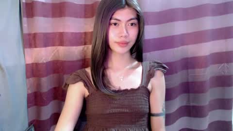 Snapshot of ur_extra_petite chatting on 06-27-26, 12:22 online show from 06-27-26, 12:22