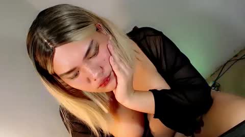 Snapshot of urasian_pampelatch chatting on 03-05-26, 12:17 MarieMars online show from 03-05-26, 12:17