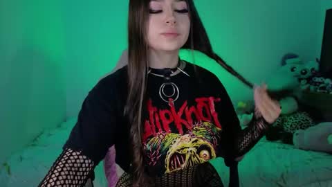Snapshot of urbaby6irl chatting on 05-01-26, 10:09 Danielle online show from 05-01-26, 10:09