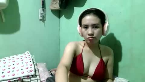 Snapshot of urhotasian4u chatting on 04-17-26, 01:47 Jhossa online show from 04-17-26, 01:47
