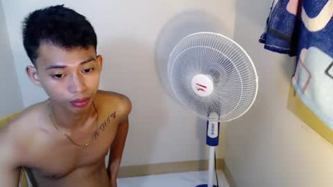 Snapshot of urhotfuckingass chatting on 06-24-26, 02:27 richard online show from 06-24-26, 02:27