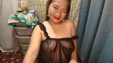 Snapshot of urhotmomzoey chatting on 07-08-26, 12:42 urhotmomzoey online show from 07-08-26, 12:42