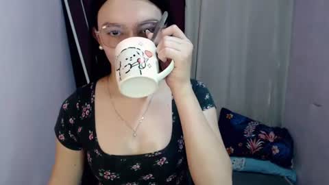 Snapshot of urhottiest_katey chatting on 07-20-26, 06:06 Katey online show from 07-20-26, 06:06