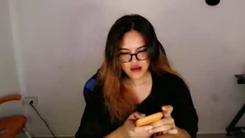 Snapshot of urlovely_hait chatting on 01-15-26, 06:11 Sham online show from 01-15-26, 06:11