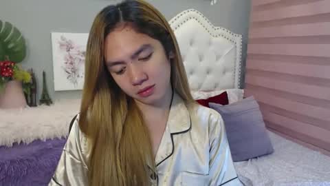 Snapshot of urlovelypinayxxx chatting on 04-05-26, 05:10 MIYA online show from 04-05-26, 05:10