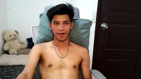 ursweetie_boy online show from 04-22-26, 07:33
