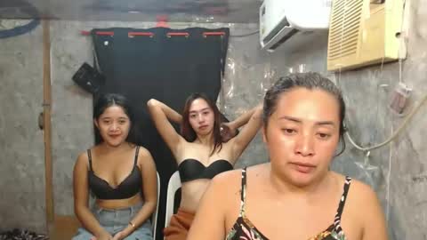 Snapshot of ursweetpinky chatting on 05-26-26, 12:17 ursweetpinky online show from 05-26-26, 12:17