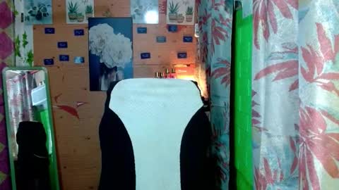 Snapshot of urunexpensivecamilla chatting on 02-24-26, 06:33 YOURGIRLCAMILLA online show from 02-24-26, 06:33