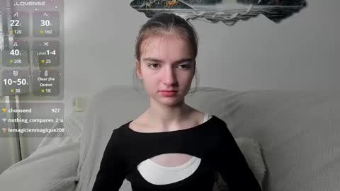 Usti online show from 03-19-26, 05:22