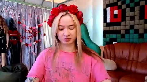 Leila online show from 02-15-26, 08:57