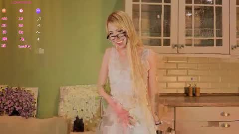 Snapshot of uwu_flower chatting on 03-23-26, 08:35 Chloe online show from 03-23-26, 08:35