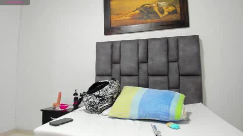 Vahiolet smith online show from 04-15-26, 03:24