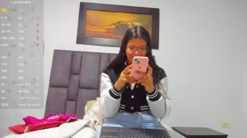 Snapshot of vahiolet_smith chatting on 06-28-26, 12:11 Vahiolet smith online show from 06-28-26, 12:11