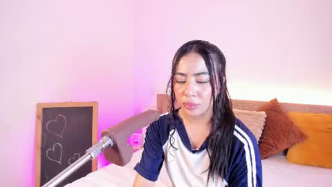 Snapshot of valecute_ chatting on 06-14-26, 08:11 Vale online show from 06-14-26, 08:11