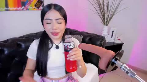 Snapshot of valecute_ chatting on 06-15-26, 08:00 Vale online show from 06-15-26, 08:00