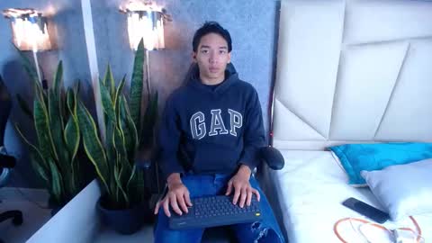 Valenor online show from 10-25-25, 05:04