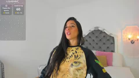 Snapshot of valentina_ross_ chatting on 06-16-26, 11:57 Valentina online show from 06-16-26, 11:57