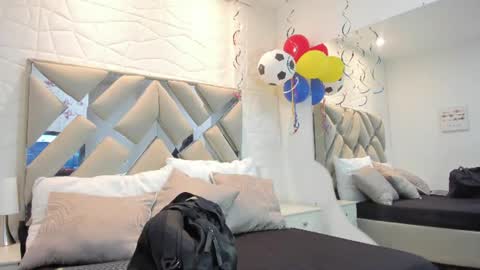 Snapshot of valentinasu_ chatting on 07-03-26, 11:49 VALENTINA online show from 07-03-26, 11:49