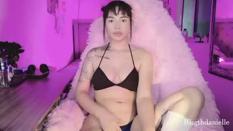 Danielle  Please help me to reach 300 thumbs up online show from 04-24-26, 04:53