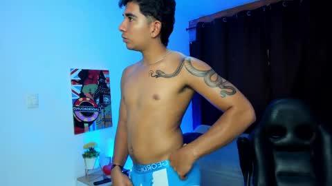 Snapshot of valentino_moura_ chatting on 02-19-25, 03:16 VALENTINO MOURA online show from 02-19-25, 03:16