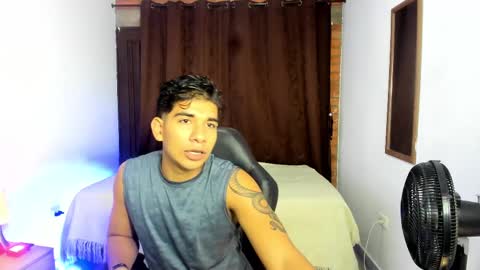 Snapshot of valentino_moura_ chatting on 02-28-25, 12:09 VALENTINO MOURA online show from 02-28-25, 12:09
