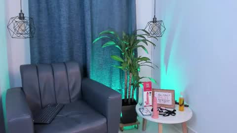 VALENTINO CASTAO online show from 02-17-25, 11:20