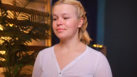 valeri______ online show from 06-19-26, 07:34