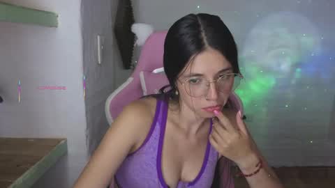 Snapshot of valeria_mendozza chatting on 05-16-26, 12:40 online show from 05-16-26, 12:40