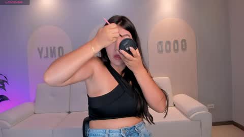 Snapshot of valeriaroldanx chatting on 04-19-26, 10:25 Valeria online show from 04-19-26, 10:25
