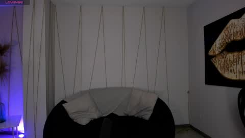 Snapshot of valeriaroldanx chatting on 05-29-26, 10:57 Valeria online show from 05-29-26, 10:57