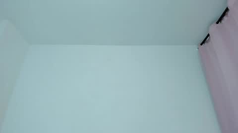 Snapshot of valerie_rouse chatting on 06-08-26, 01:28 Valerie online show from 06-08-26, 01:28