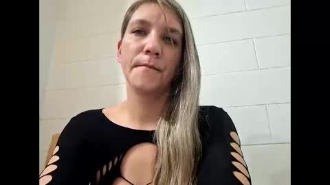 Snapshot of valerierayne13 chatting on 03-21-26, 05:23 ValerieRayne online show from 03-21-26, 05:23