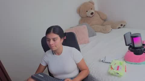 valerihouse_ online show from 06-11-26, 02:33