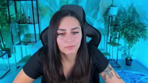 Snapshot of valeriiemills chatting on 12-18-25, 02:56 Valerie online show from 12-18-25, 02:56