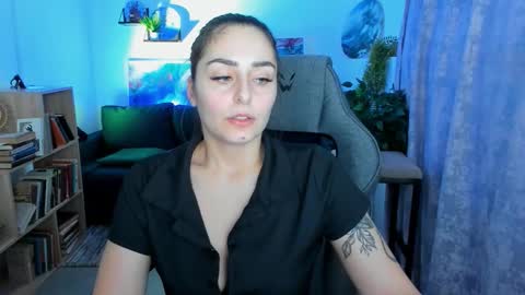 Snapshot of valeriiemills chatting on 02-19-26, 03:19 Valerie online show from 02-19-26, 03:19