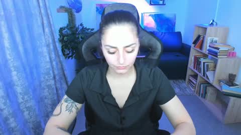 Snapshot of valeriiemills chatting on 04-02-26, 01:53 Valerie online show from 04-02-26, 01:53