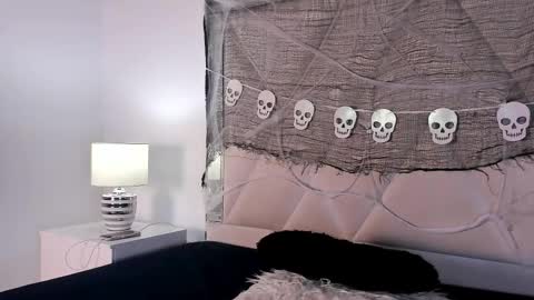 valerri_ online show from 10-23-25, 01:10