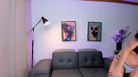 Snapshot of valeryrivas_ chatting on 04-17-26, 07:50 Valery Rivas online show from 04-17-26, 07:50