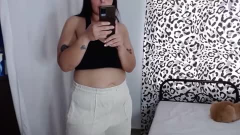 Snapshot of valeska6969 chatting on 02-07-25, 01:43 Vale online show from 02-07-25, 01:43