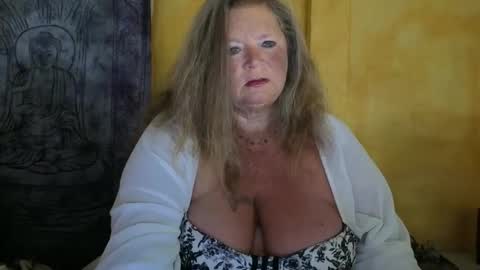 Snapshot of vampwoman chatting on 03-16-26, 08:40 vampwoman online show from 03-16-26, 08:40