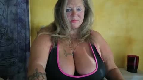 Snapshot of vampwoman chatting on 04-01-26, 02:58 vampwoman online show from 04-01-26, 02:58