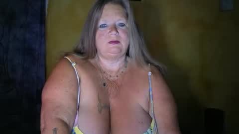 Snapshot of vampwoman chatting on 04-05-26, 06:32 vampwoman online show from 04-05-26, 06:32