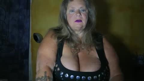 Snapshot of vampwoman chatting on 05-24-26, 05:45 vampwoman online show from 05-24-26, 05:45