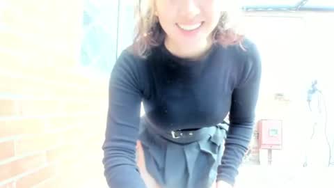 Snapshot of vanandjuani chatting on 06-19-26, 05:17 vanessa online show from 06-19-26, 05:17