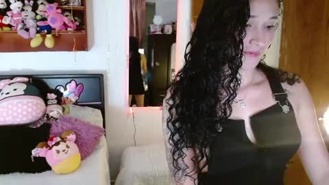 Snapshot of vanellope_vonrol chatting on 01-10-25, 04:12 Vanessa online show from 01-10-25, 04:12