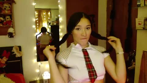 Snapshot of vanellope_vonrol chatting on 01-21-25, 04:21 Vanessa online show from 01-21-25, 04:21