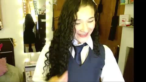 Snapshot of vanellope_vonrol chatting on 02-06-25, 01:16 Vanessa online show from 02-06-25, 01:16
