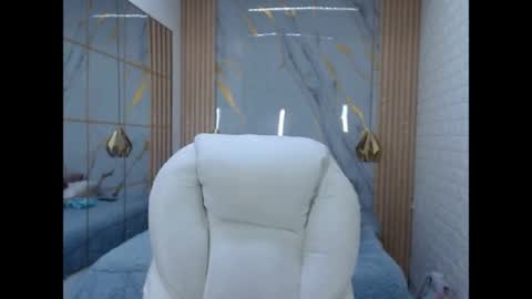 Snapshot of vanessa_f chatting on 06-27-26, 01:06 vanessa online show from 06-27-26, 01:06