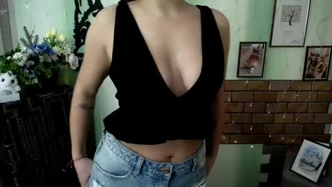 Snapshot of vanessa_joy_ chatting on 02-12-25, 06:08 Vanessa online show from 02-12-25, 06:08