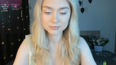 Snapshot of vanessa_maes chatting on 02-19-26, 12:28 Vanessa Maes online show from 02-19-26, 12:28